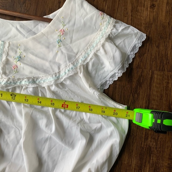 White Floral Embroidered nightgown - Picture 10 of 11